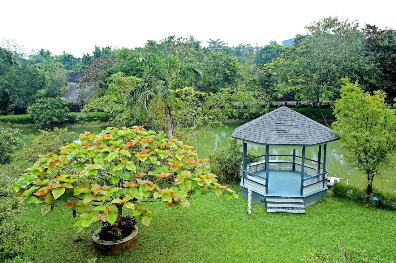 Emerald Hills Club Kochi Exterior foto